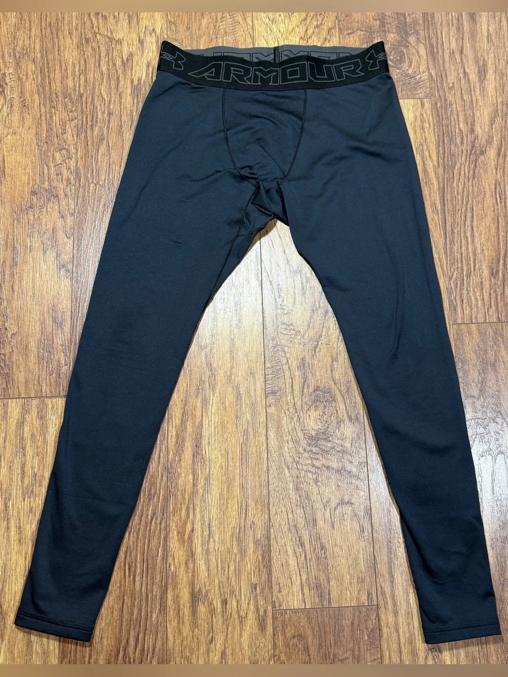 Men’s Under Armour black cold gear compression leggings Size L